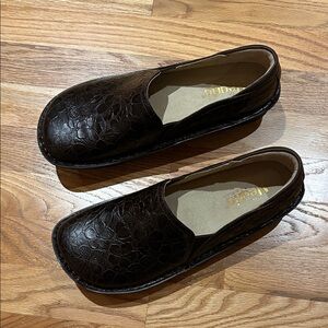 Alegria Dark Brown Floral Embossed